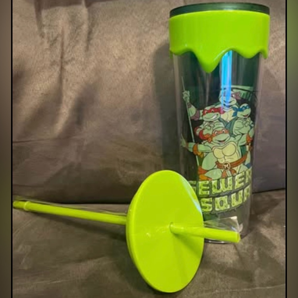 Teenage Mutant Ninja Turtles 26oz Tumbler NWT